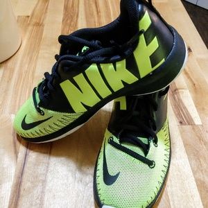 NIB boys Nike team hustle D7 low basketball shoes